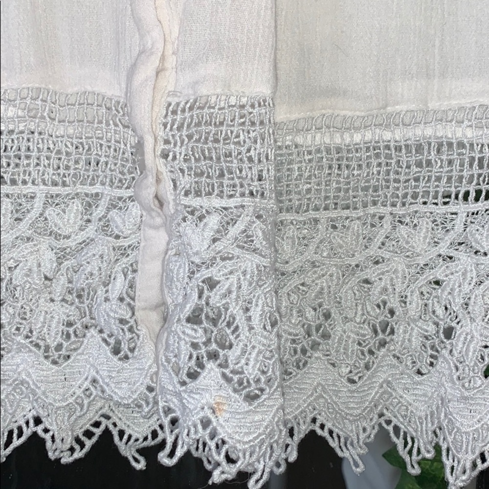 //AE blouse// - Picture 5 of 5